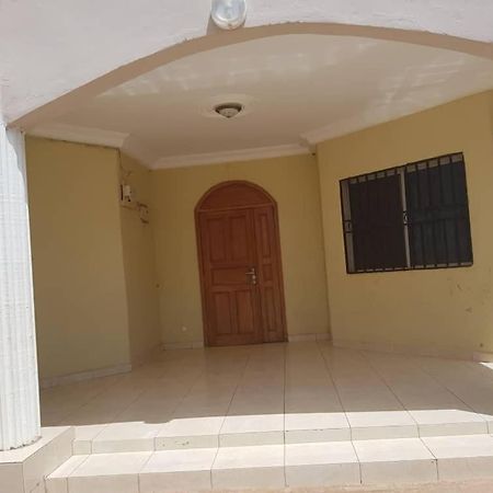 Touray Guest House Old Yundum المظهر الخارجي الصورة