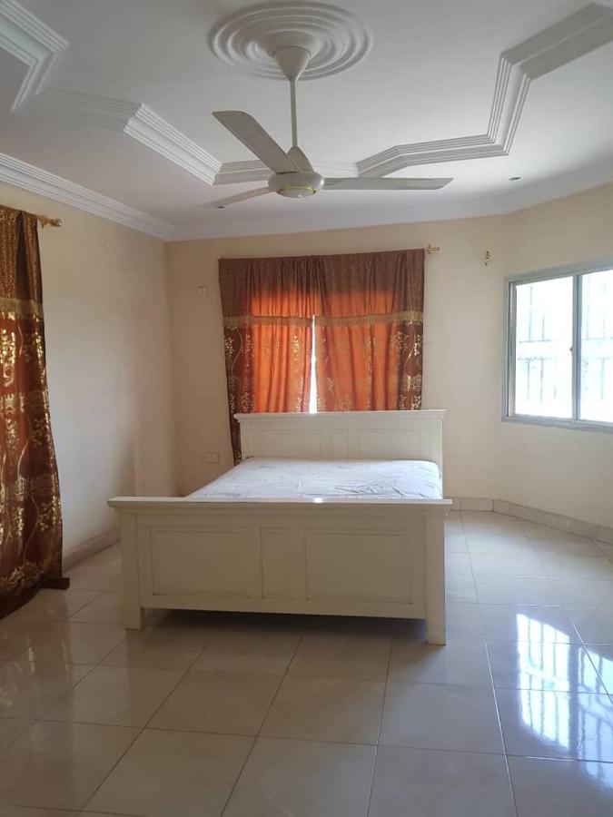 Touray Guest House Old Yundum المظهر الخارجي الصورة