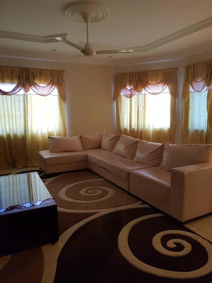 Touray Guest House Old Yundum المظهر الخارجي الصورة