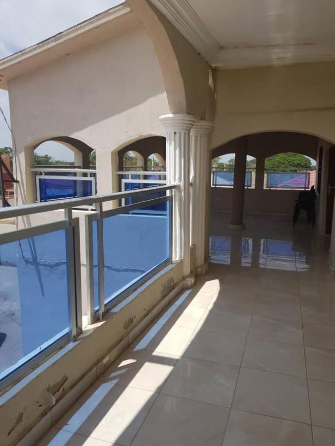 Touray Guest House Old Yundum المظهر الخارجي الصورة