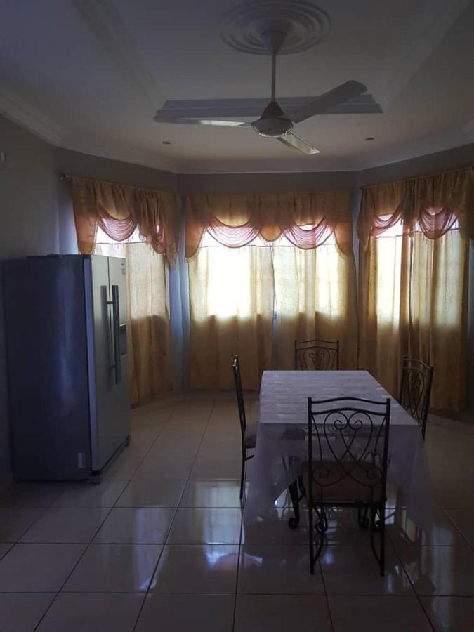 Touray Guest House Old Yundum المظهر الخارجي الصورة